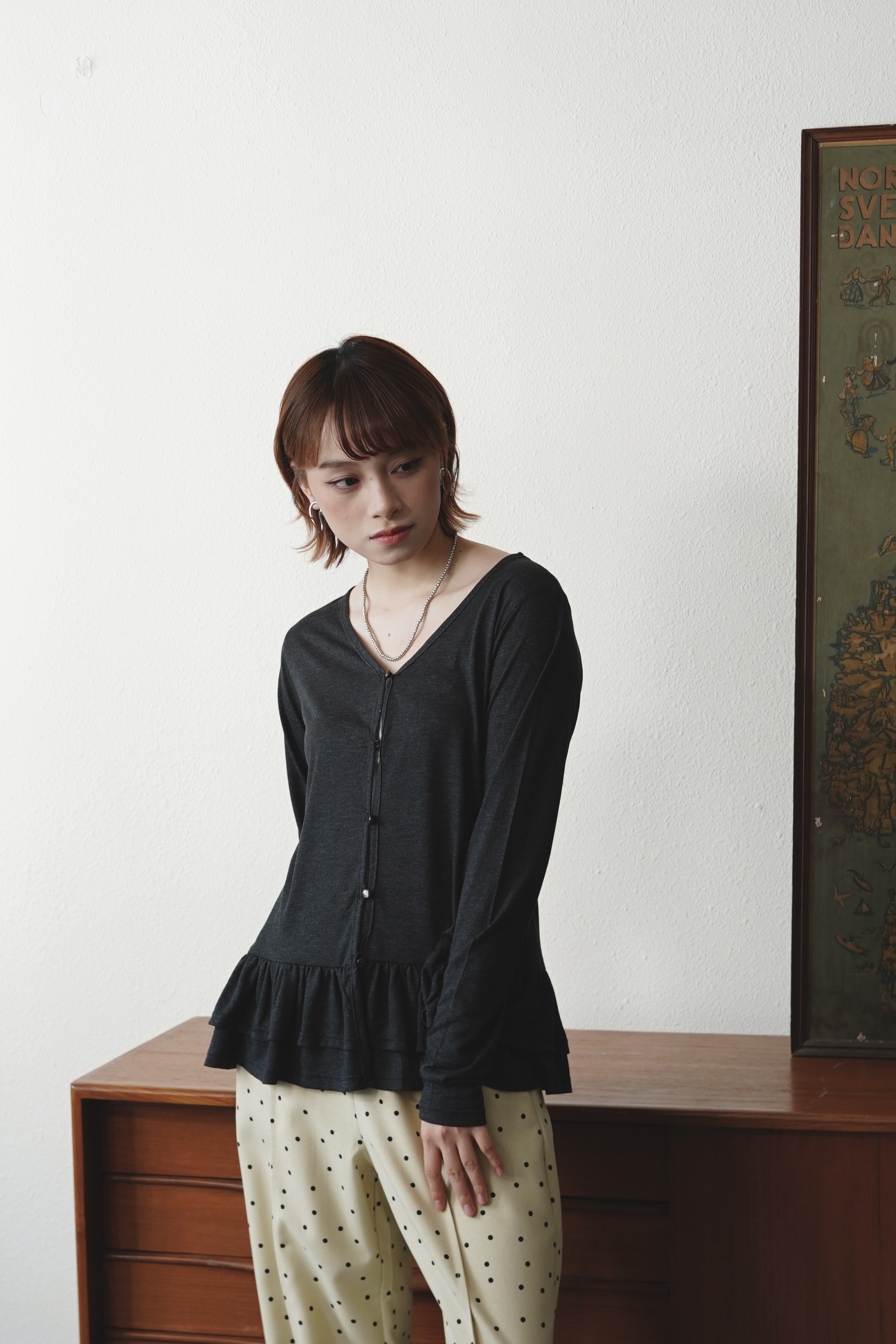 100% 天絲~荷葉腳邊V領外套 - JK61946