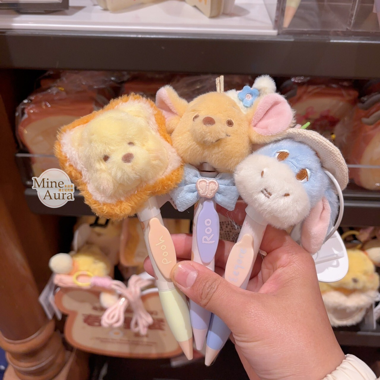 2026 小熊維尼和朋友們 春日野餐系列 小熊維尼 Winnie the Pooh 絨毛大頭 搖頭 圓珠筆 -上海迪士尼樂園