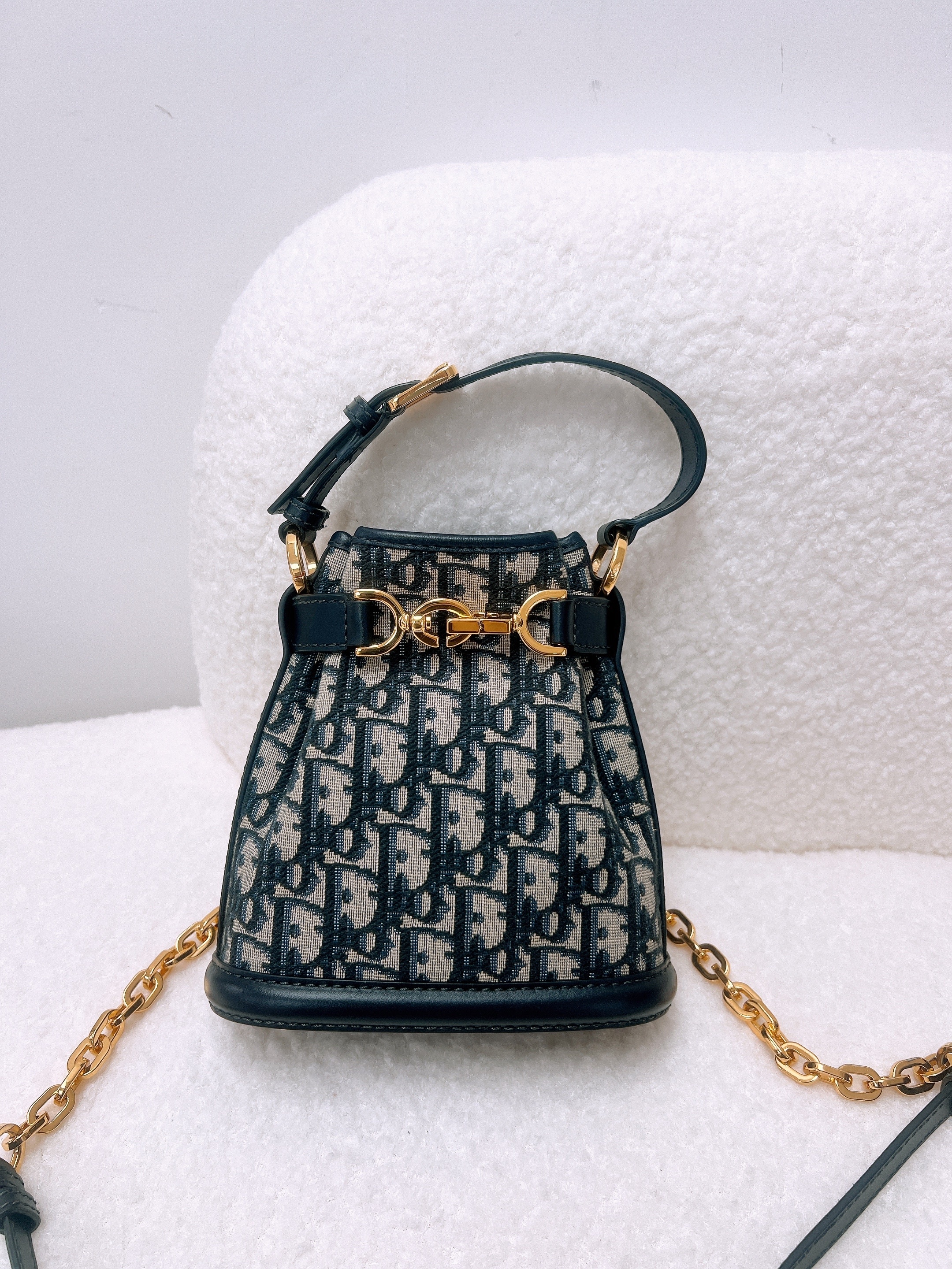 Dior c’est dior bucket small blue oblique