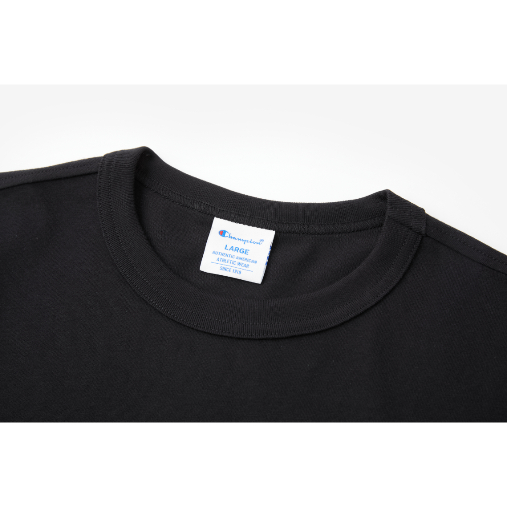 男女款- AUTHENTIC 刺繡小LOGO短袖棉質T恤- 黑色（U6ASSSU545M201）