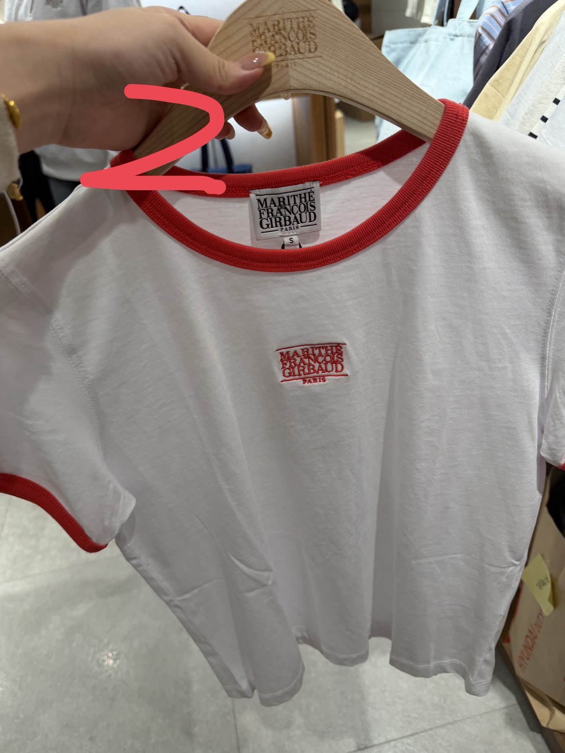 Marithe 短版上衣