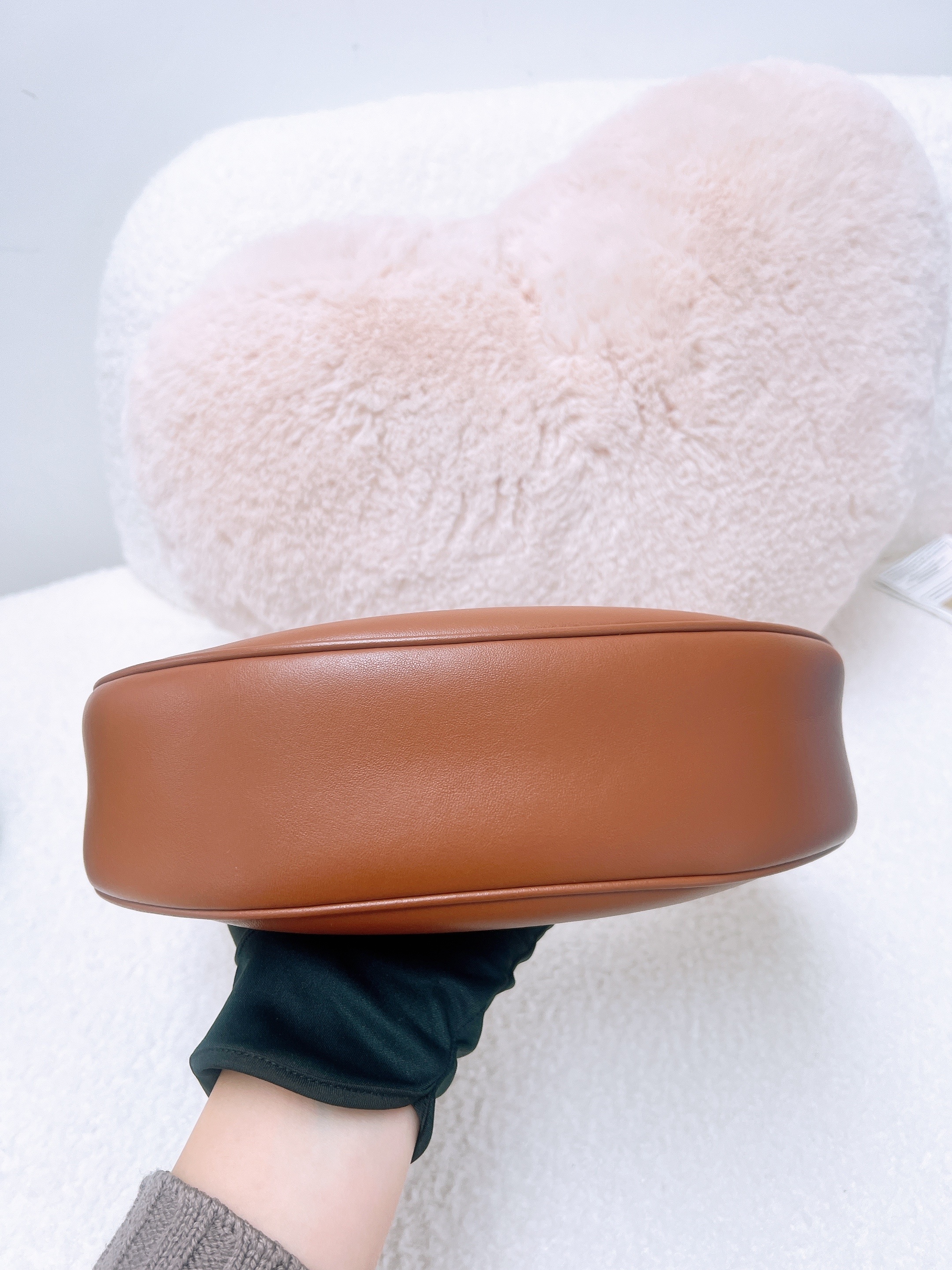 Celine ava medium chain (tan)