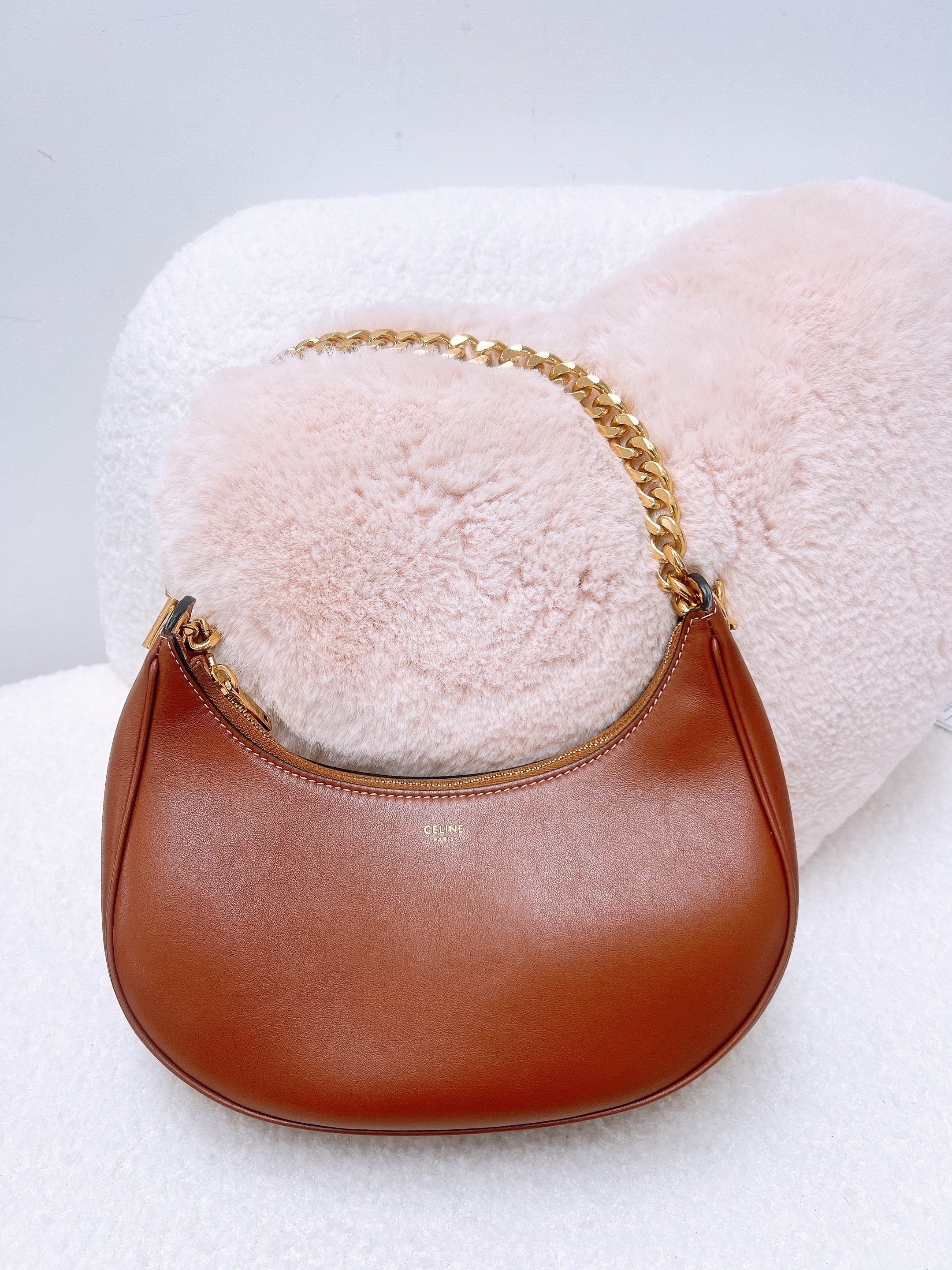 Celine ava medium chain (tan)