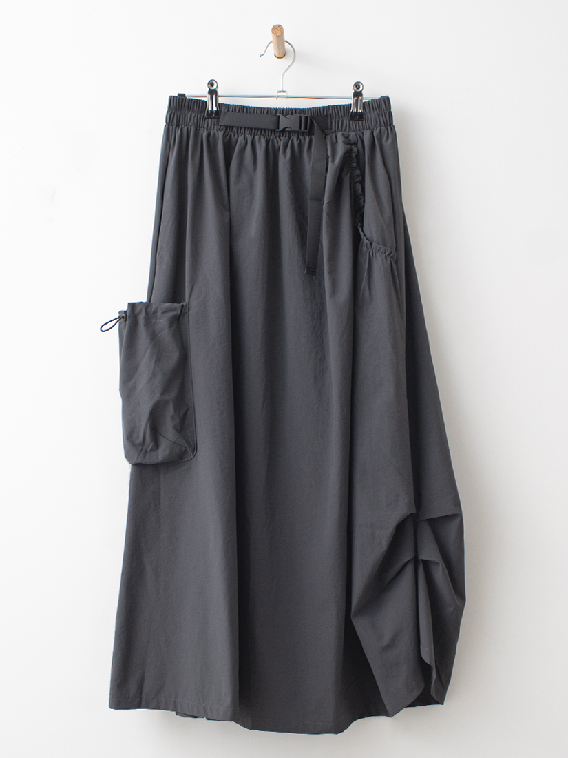 側抓褶不對稱口袋工裝 A 字長裙