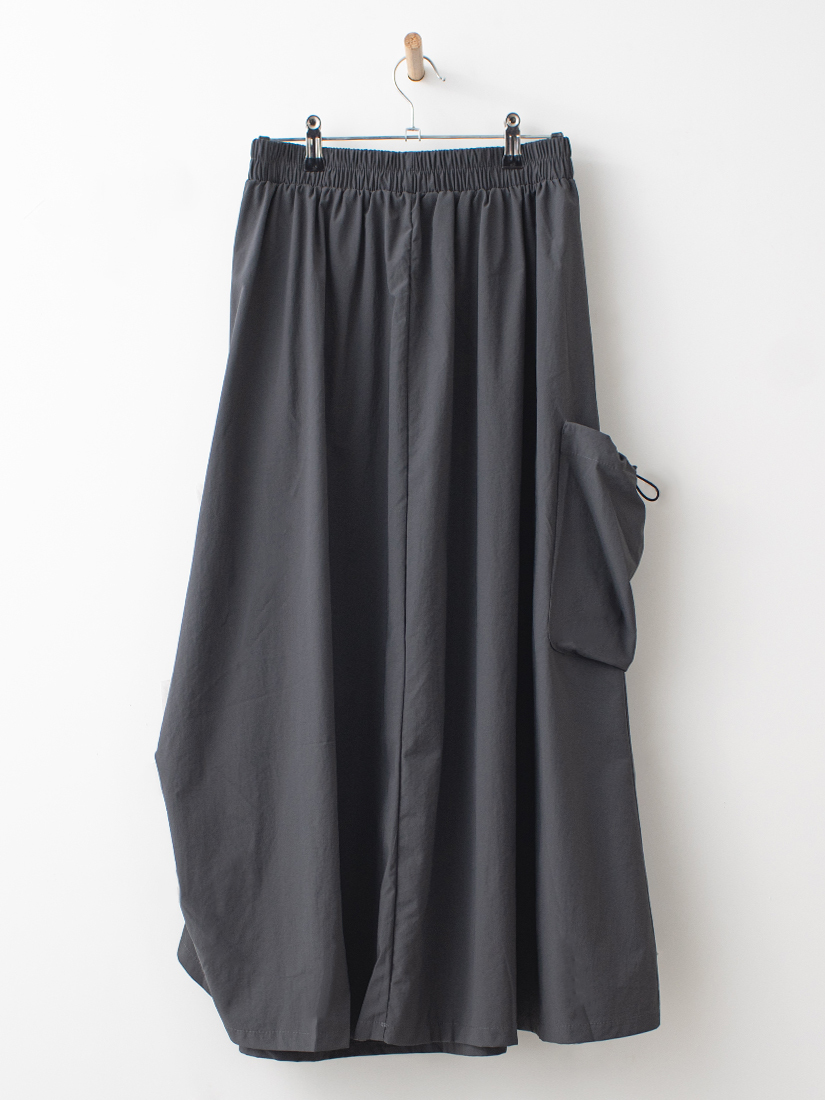 側抓褶不對稱口袋工裝 A 字長裙