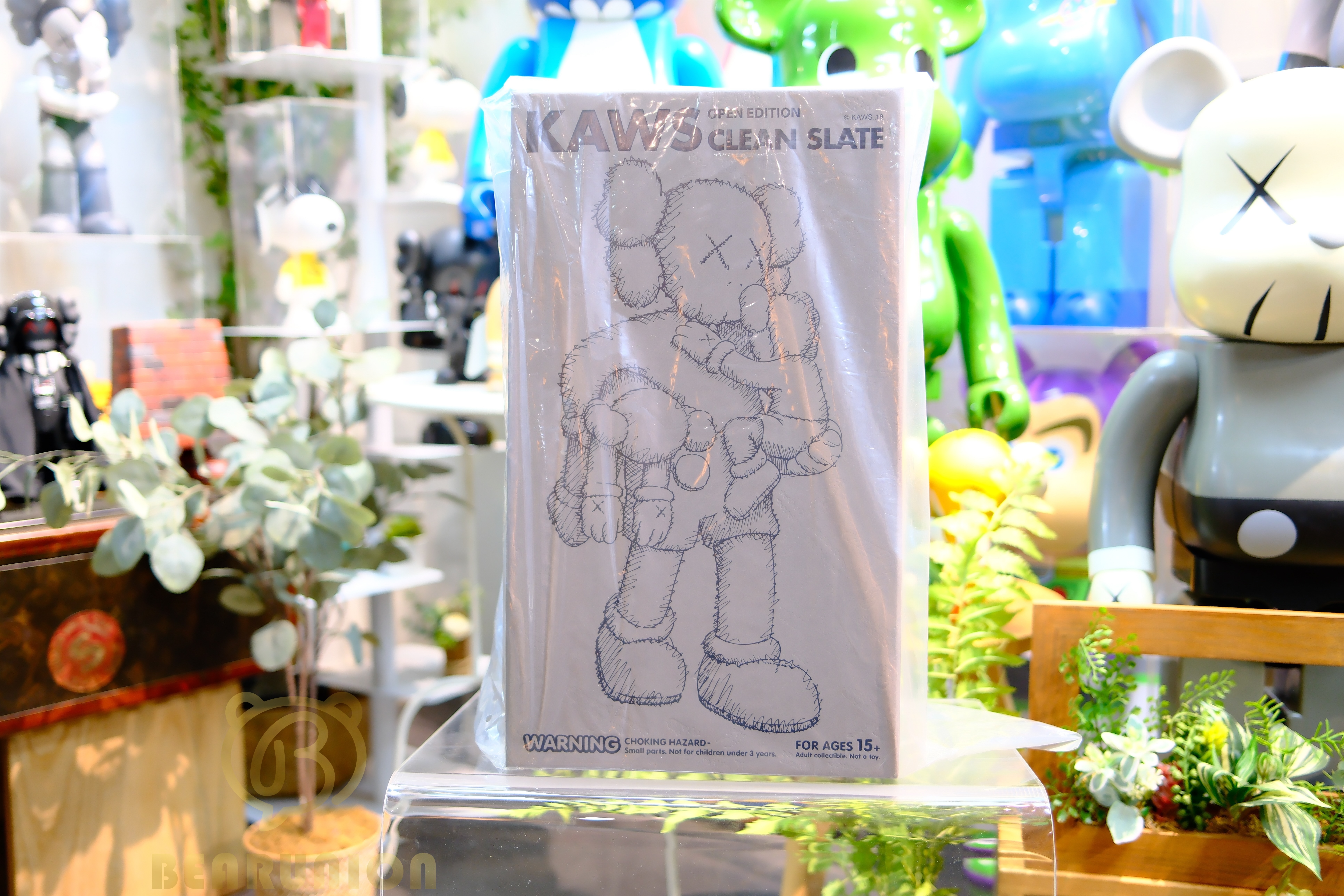 🥇現貨🥇KAWS Clean Slate Vinyl Figure Brown