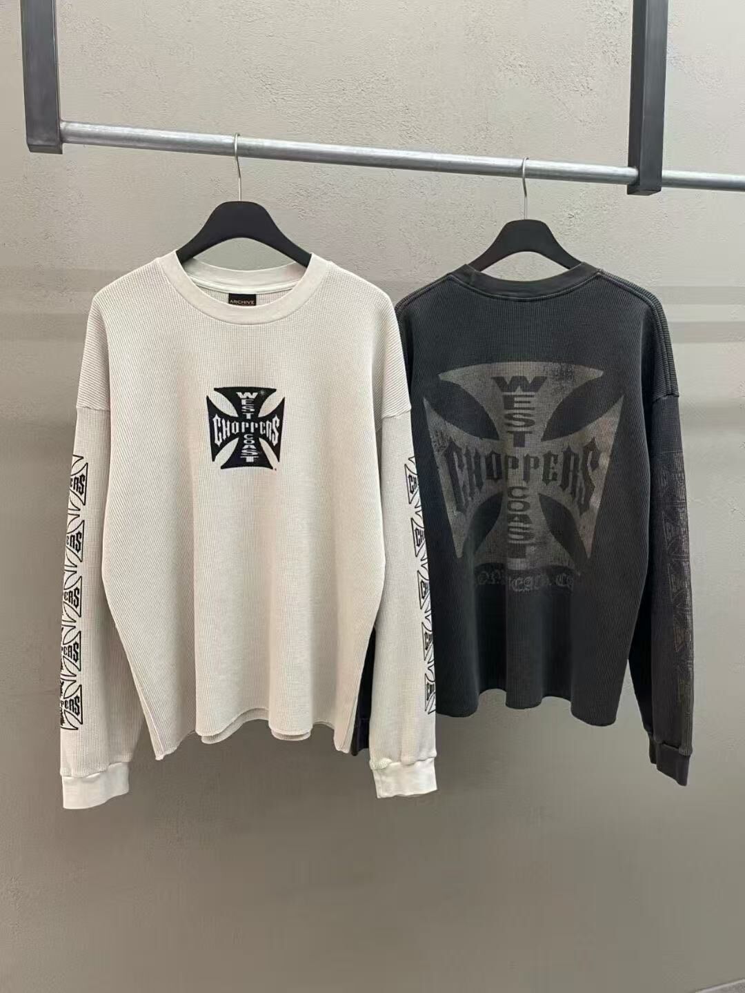 《K》十字軍標華夫格薄長T