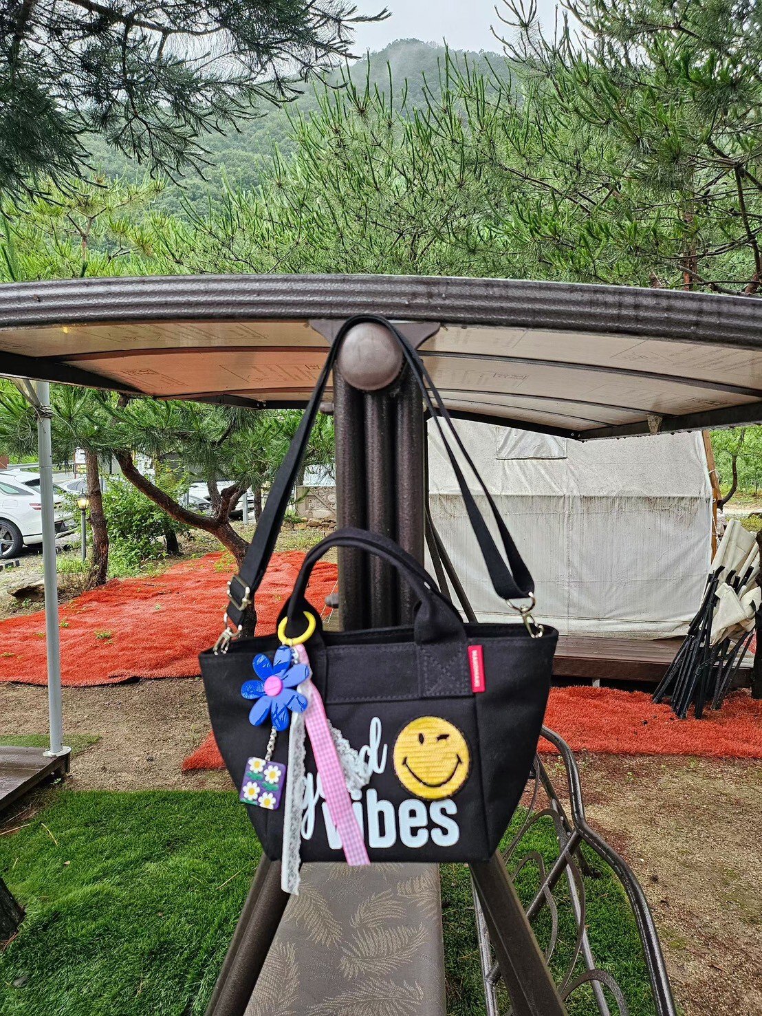 英字黃笑臉手提帆布袋((不含配件))