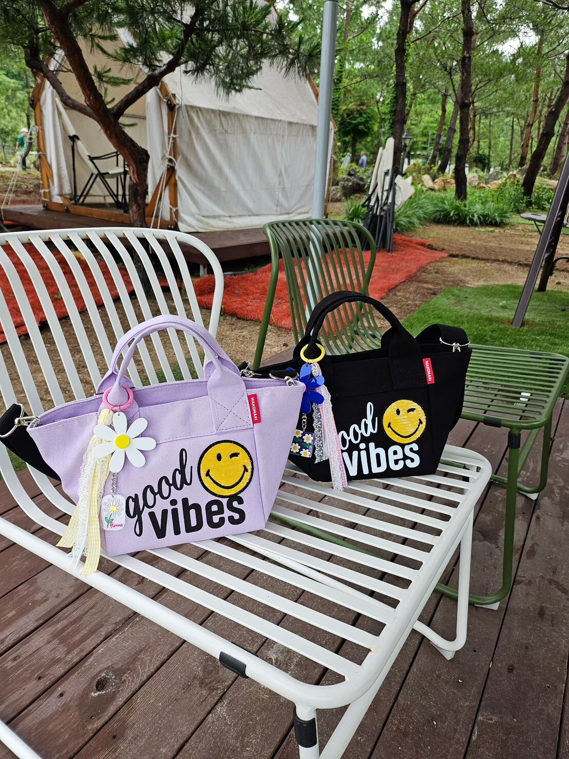 英字黃笑臉手提帆布袋((不含配件))