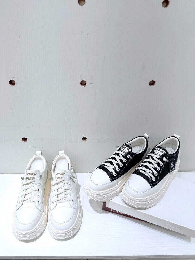 【現貨+預購】小白皮標增高白鞋