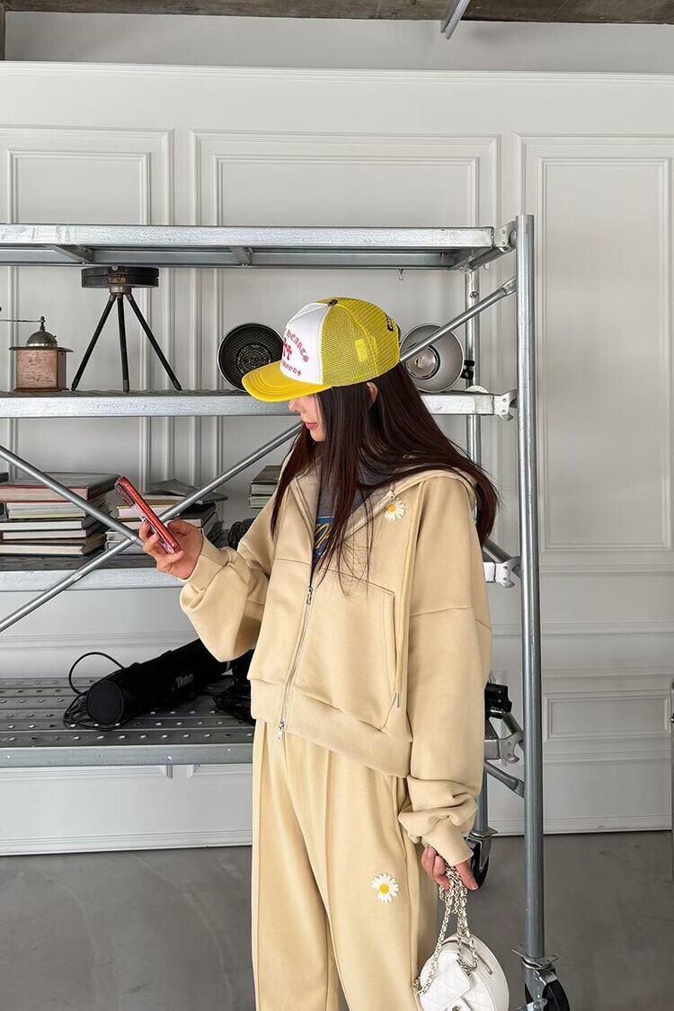 ANNA-小雛菊鵝黃連帽休閒套裝