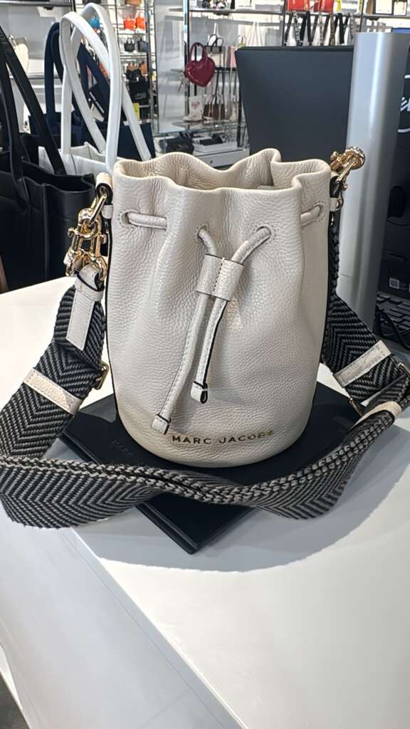 【直播】Marc Jacobs LX031284 粗帶水桶包 (米白色)