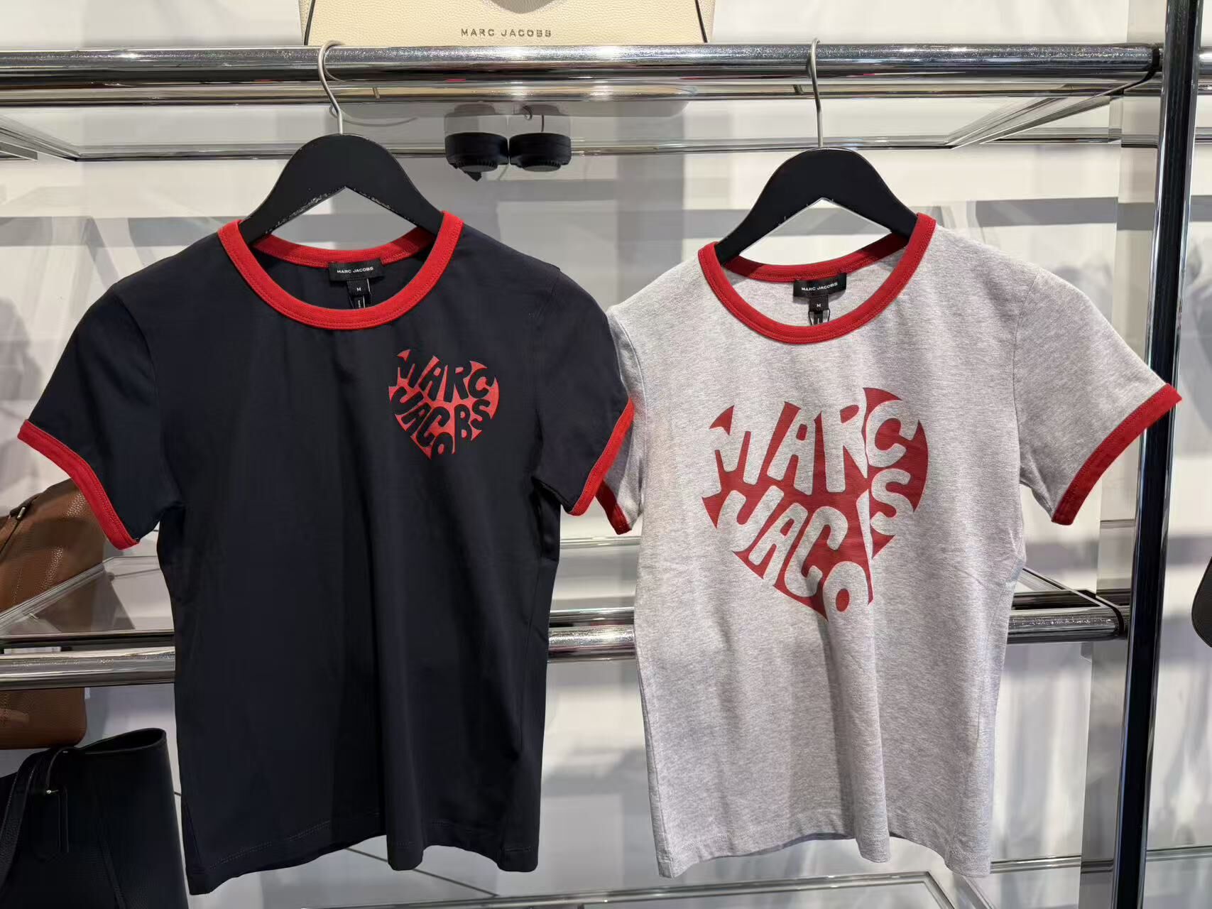 【直播】Marc Jacobs LX0312883 心形LOGO女裝上衣