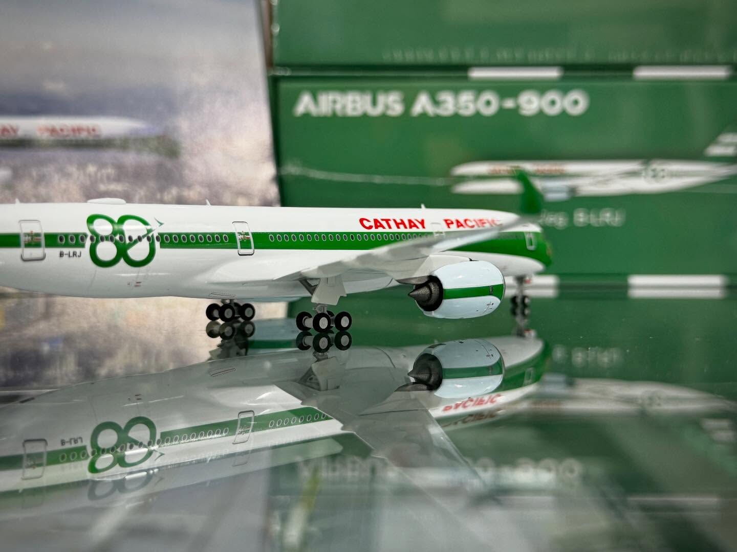 NG 香港國泰航空A350-900 B-LRJ 80週年1:400