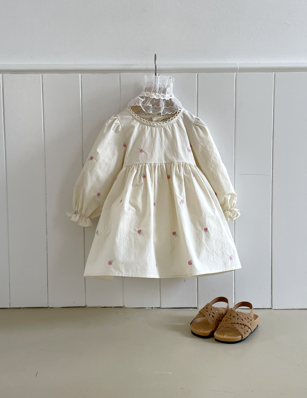 簡約小花刺繡洋裝