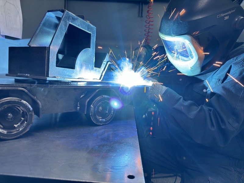 劉修億專心製作屬於自己的作品,在屬於自己人生的道路上邁進,成為未來的 supernova 超新星