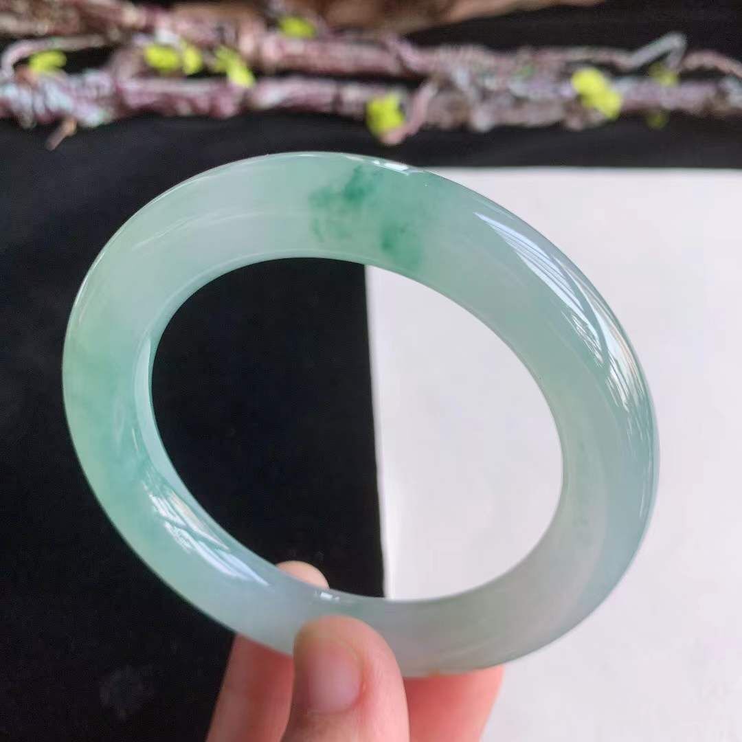 372660 55.2mm翡翠冰種飄綠花飄黃翡圓條手鐲 (54-56)