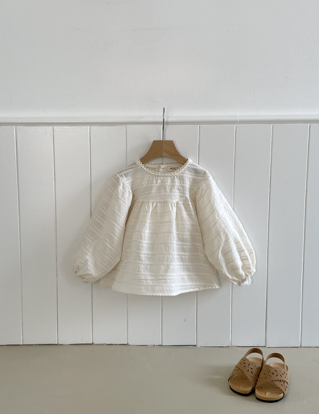 復古橫紋提花澎袖傘襬上衣