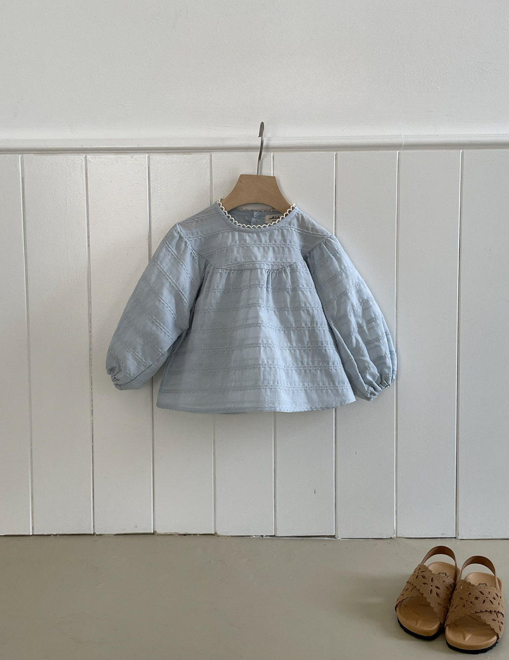 復古橫紋提花澎袖傘襬上衣