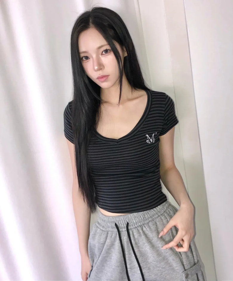 （現貨）韓牌 MUCENT EMMA 條紋 V領 修身 短T P00000XG