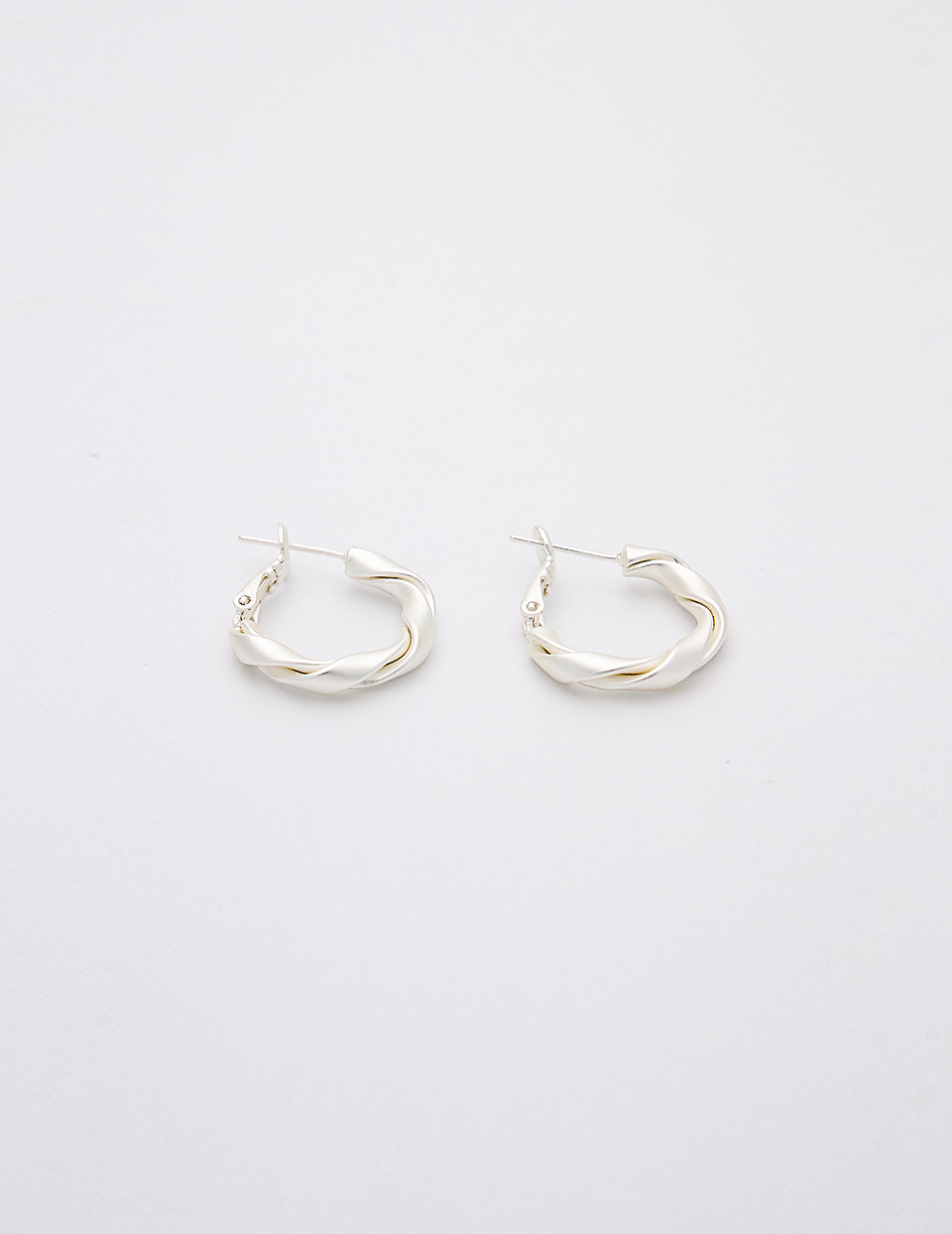 質感磨砂流線。針式耳環