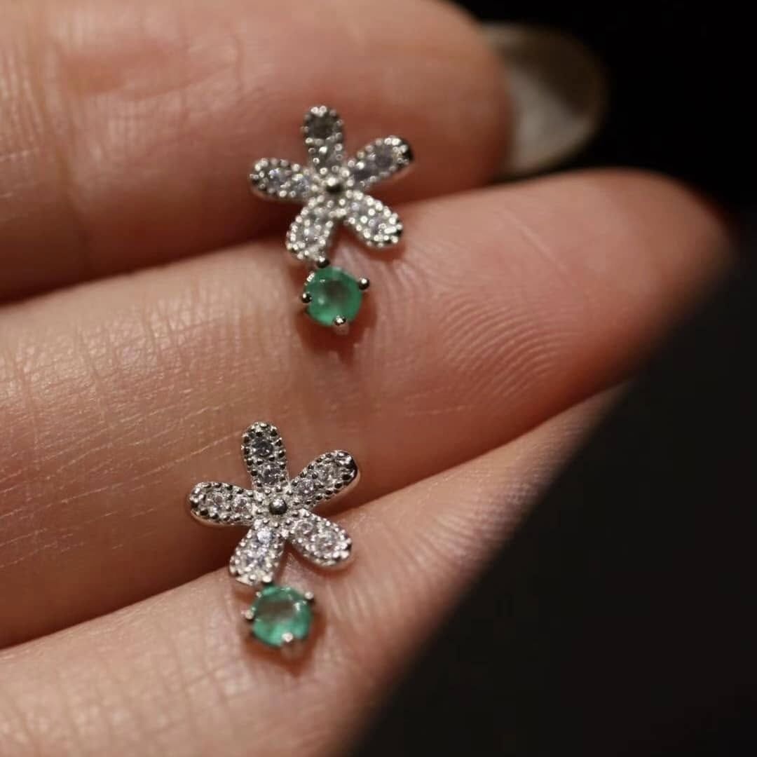 心想事成，天然祖母綠小花純銀耳環