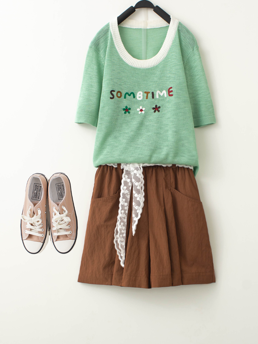 領口配色針織短袖上衣紋理打褶短褲組合