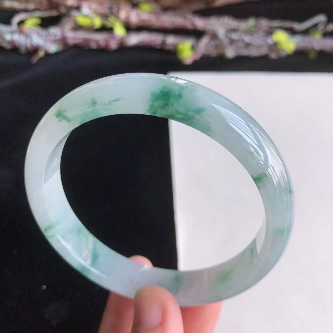 372664 56.2mm翡翠冰糯水潤飄綠花正圈手鐲 (56-58)