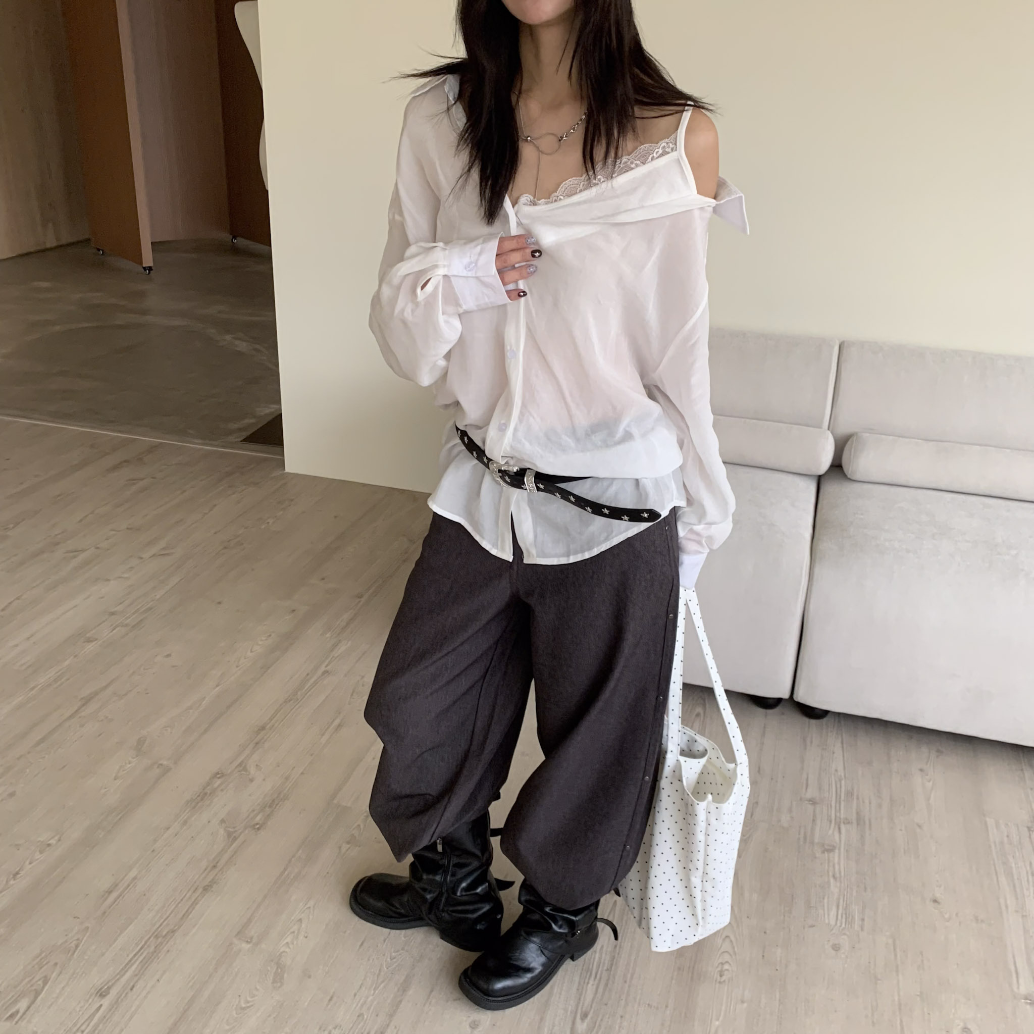 ISA_春天穿身上! 層次感拼接蕾絲斜肩棉麻襯_63027