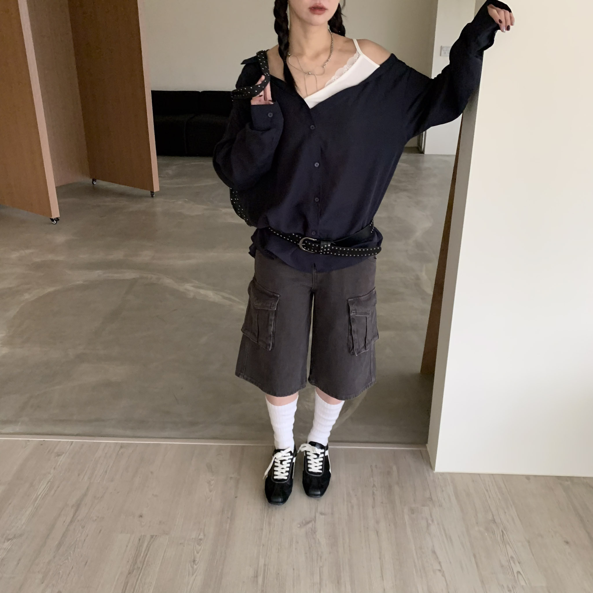 ISA_春天穿身上! 層次感拼接蕾絲斜肩棉麻襯_63027