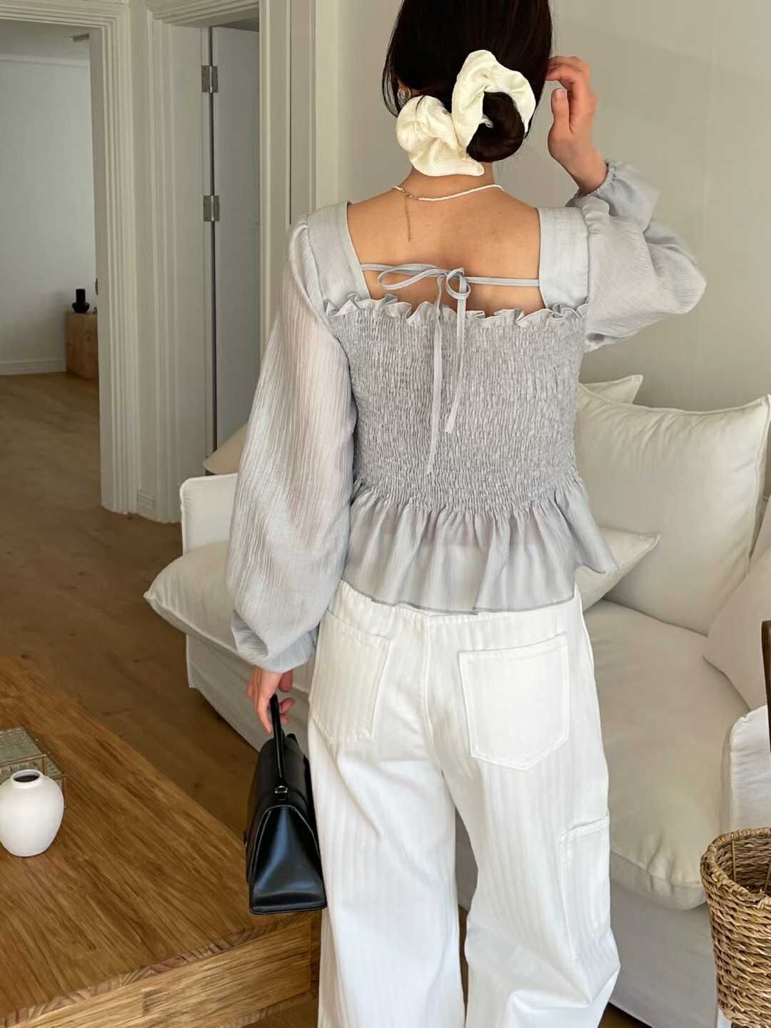 #01 方領鬆緊褶皺荷葉邊上衣