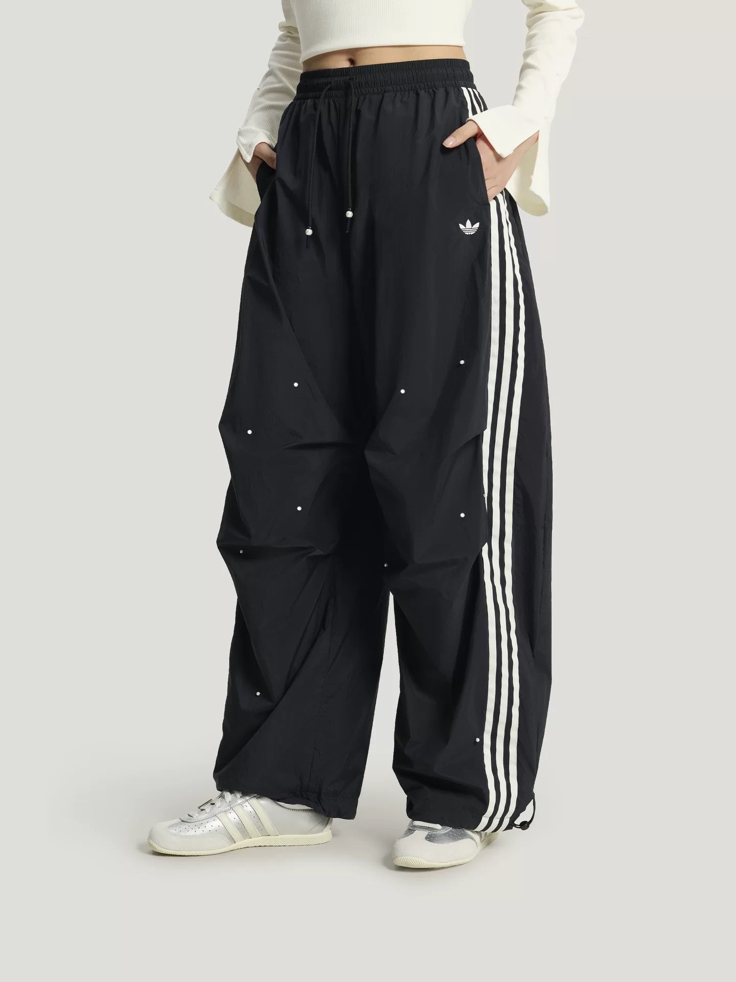 女款 ADIDAS ORIGINALS 黑色 宋雨琦同款 珍珠 寬鬆 透氣 三葉草 休閒 運動 寬褲 長褲【KS2865】ADLP