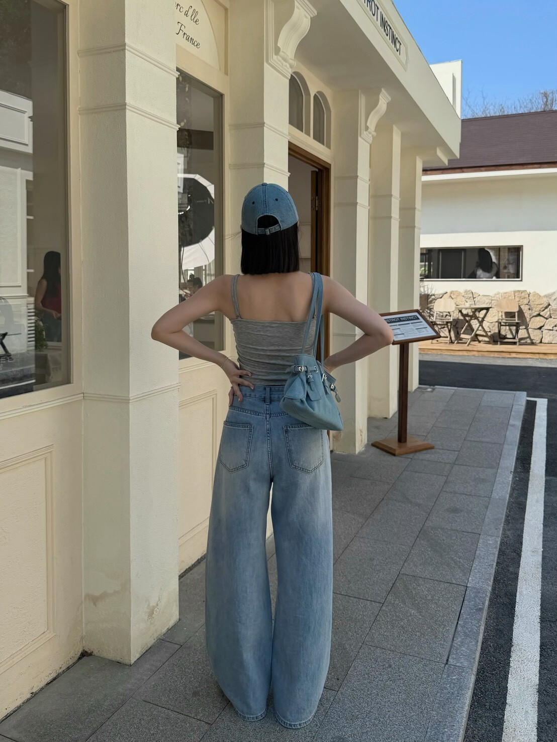 淺色系刷破造型牛仔寬褲