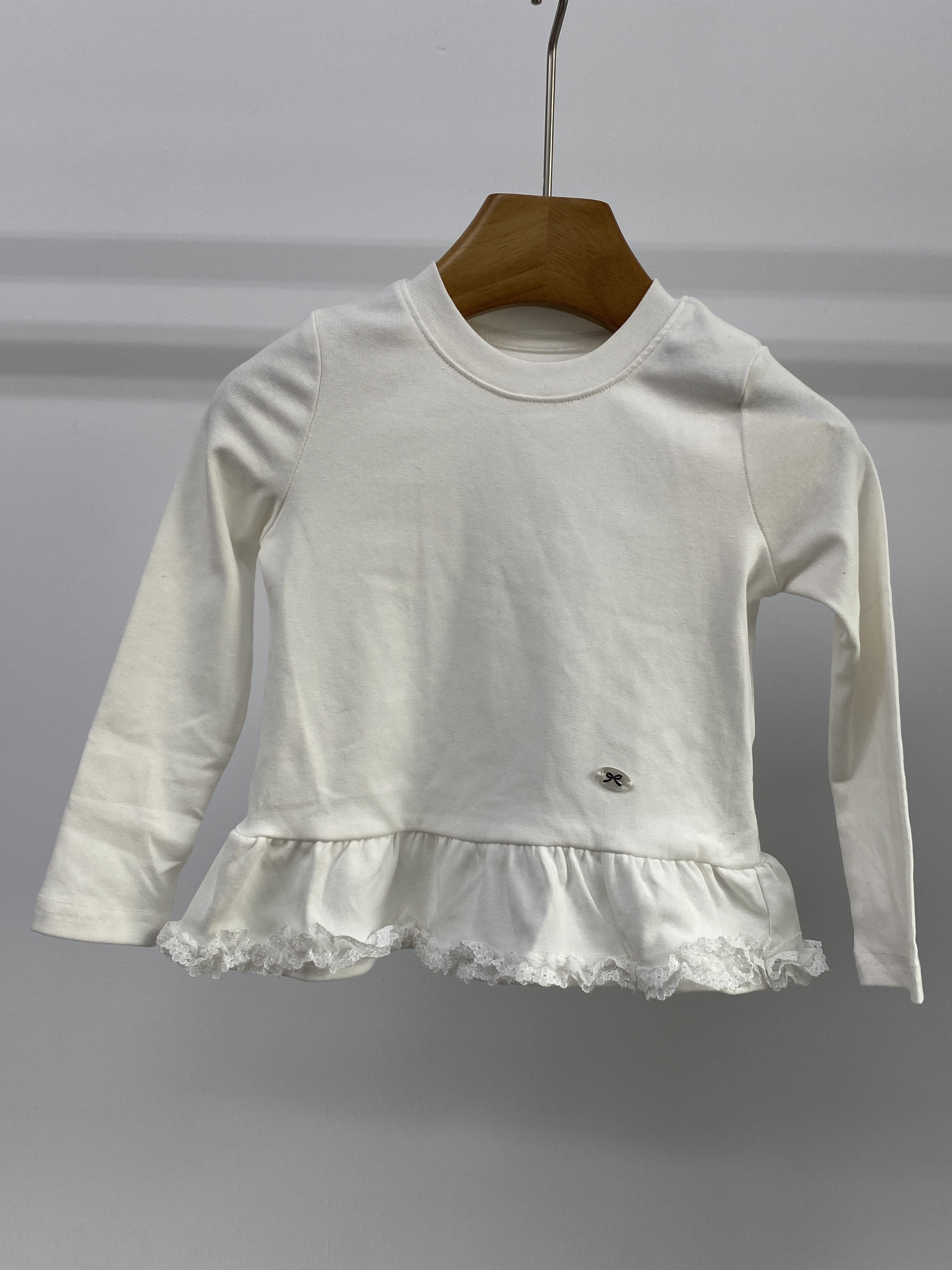 A04439荷葉裙擺蕾絲上衣