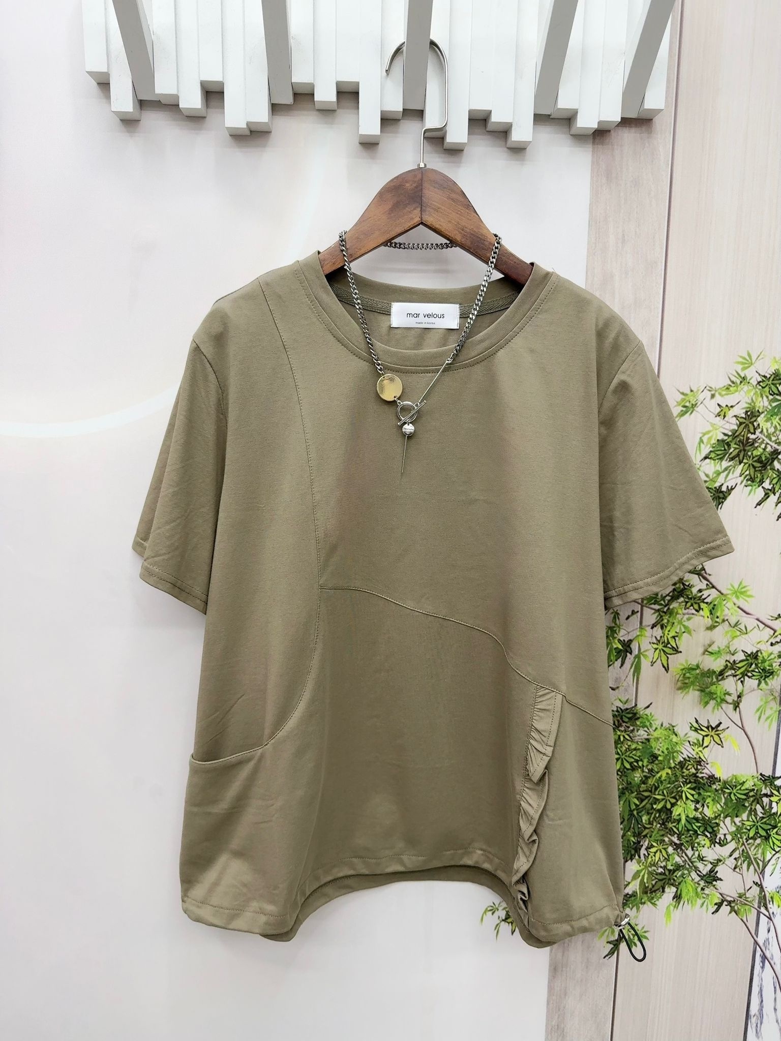 Mar 淨色拼ruffle 邊 top ～150N