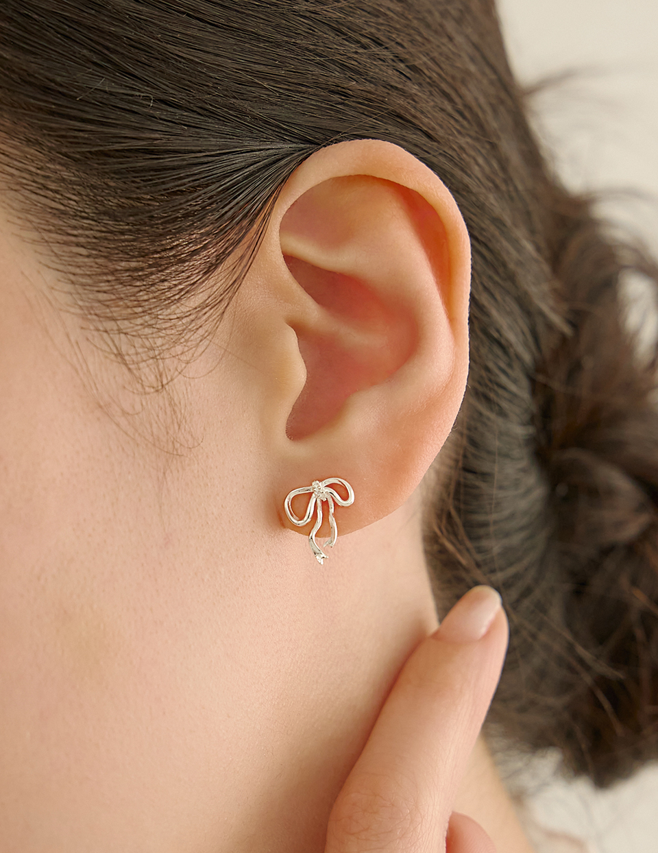 【925純銀】質感點鑽蝴蝶結。針式耳環