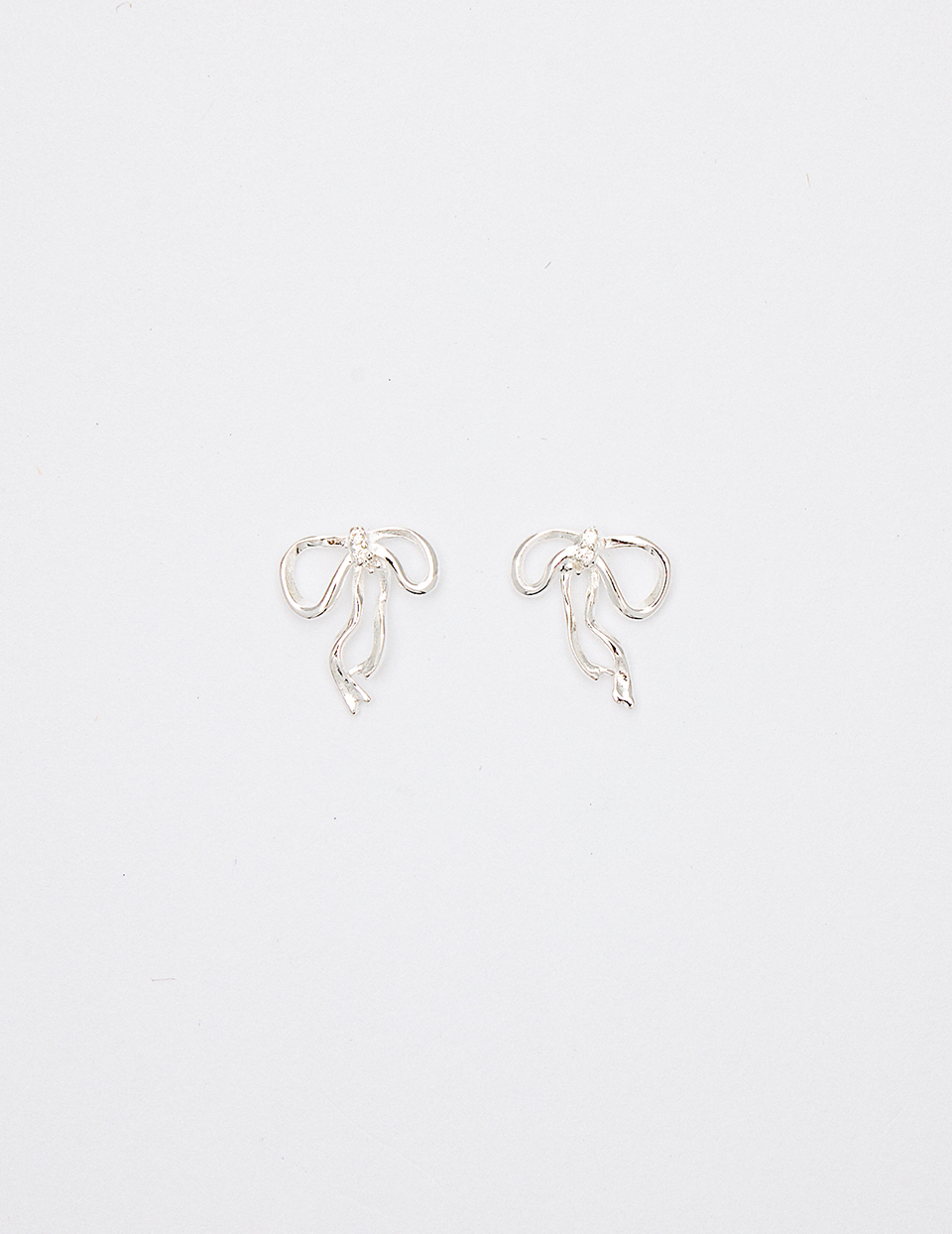 【925純銀】質感點鑽蝴蝶結。針式耳環