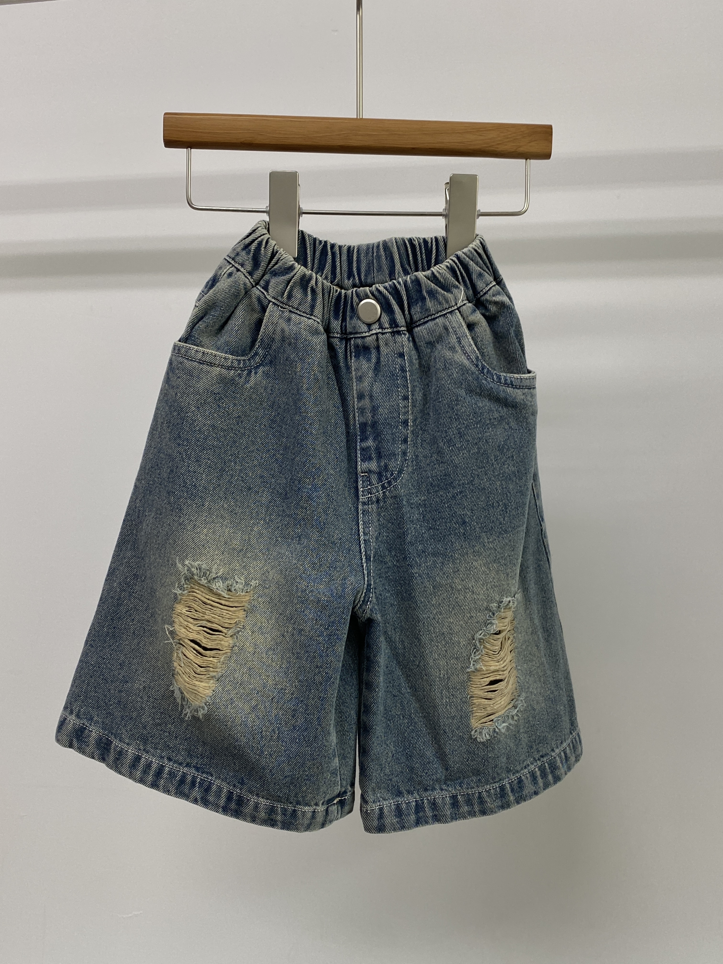 A04443刷破牛仔六分褲