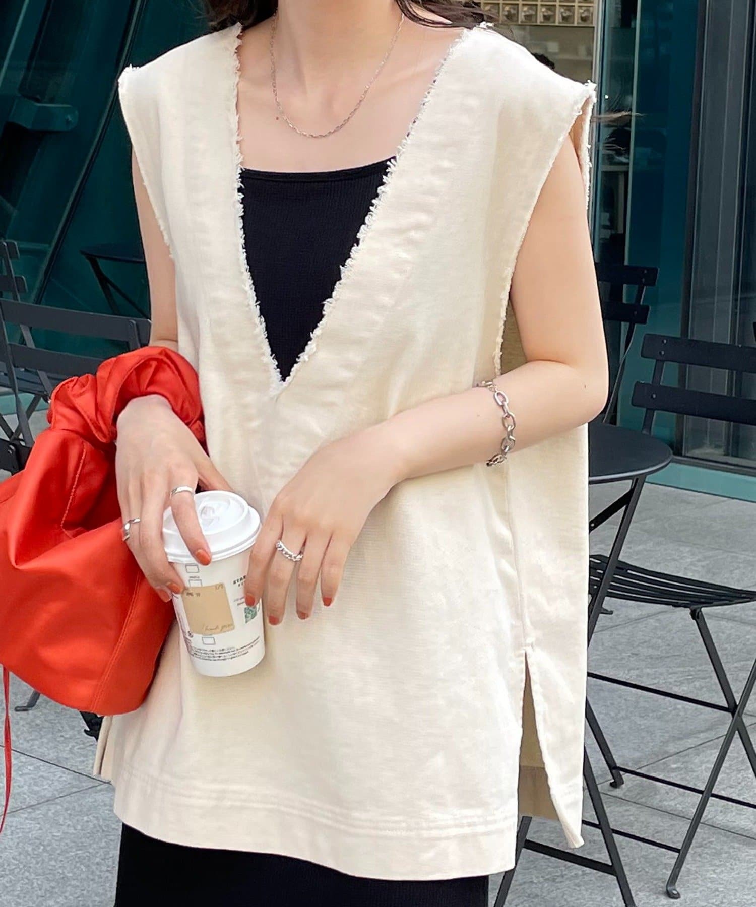 DISCOAT(ディスコート)  【シーズンレスに活躍◎/WEB限定】USコットンフリンジ深Vベスト米色（DCZ1051304A0028）