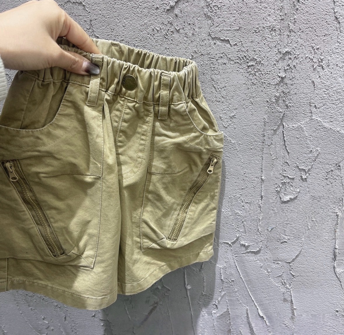拉鍊口袋休閒短褲