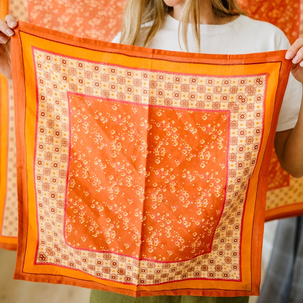 怡琪鏽褚紅 | 領巾