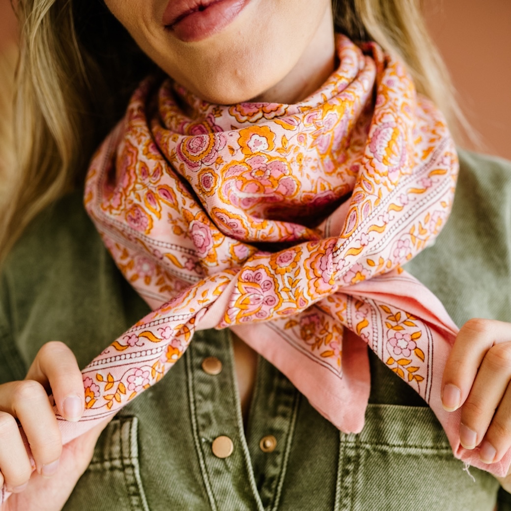 加爾達粉紅 | 領巾