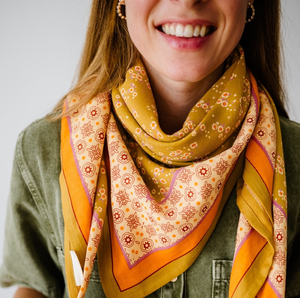 怡琪卡其綠 | 領巾