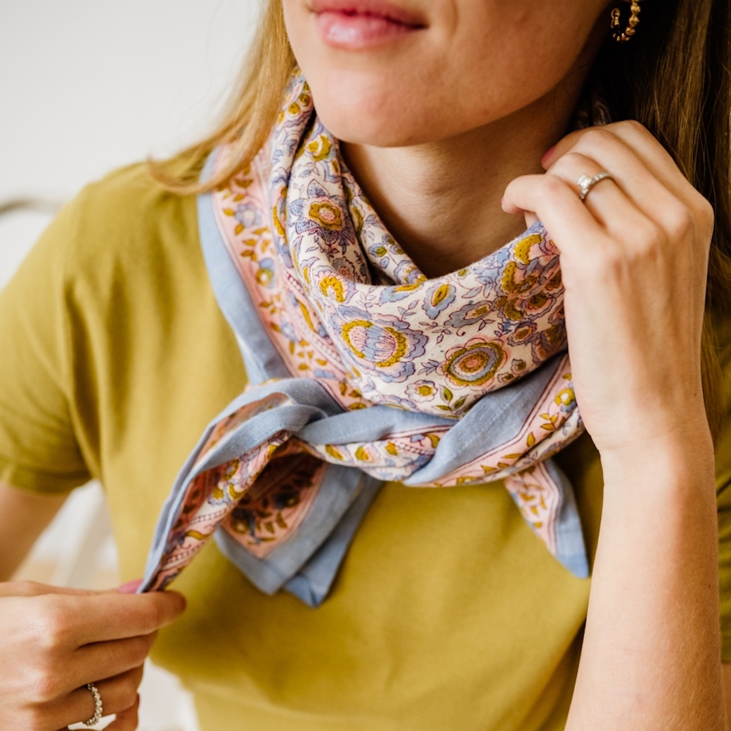 加爾達矢車菊藍 | 領巾