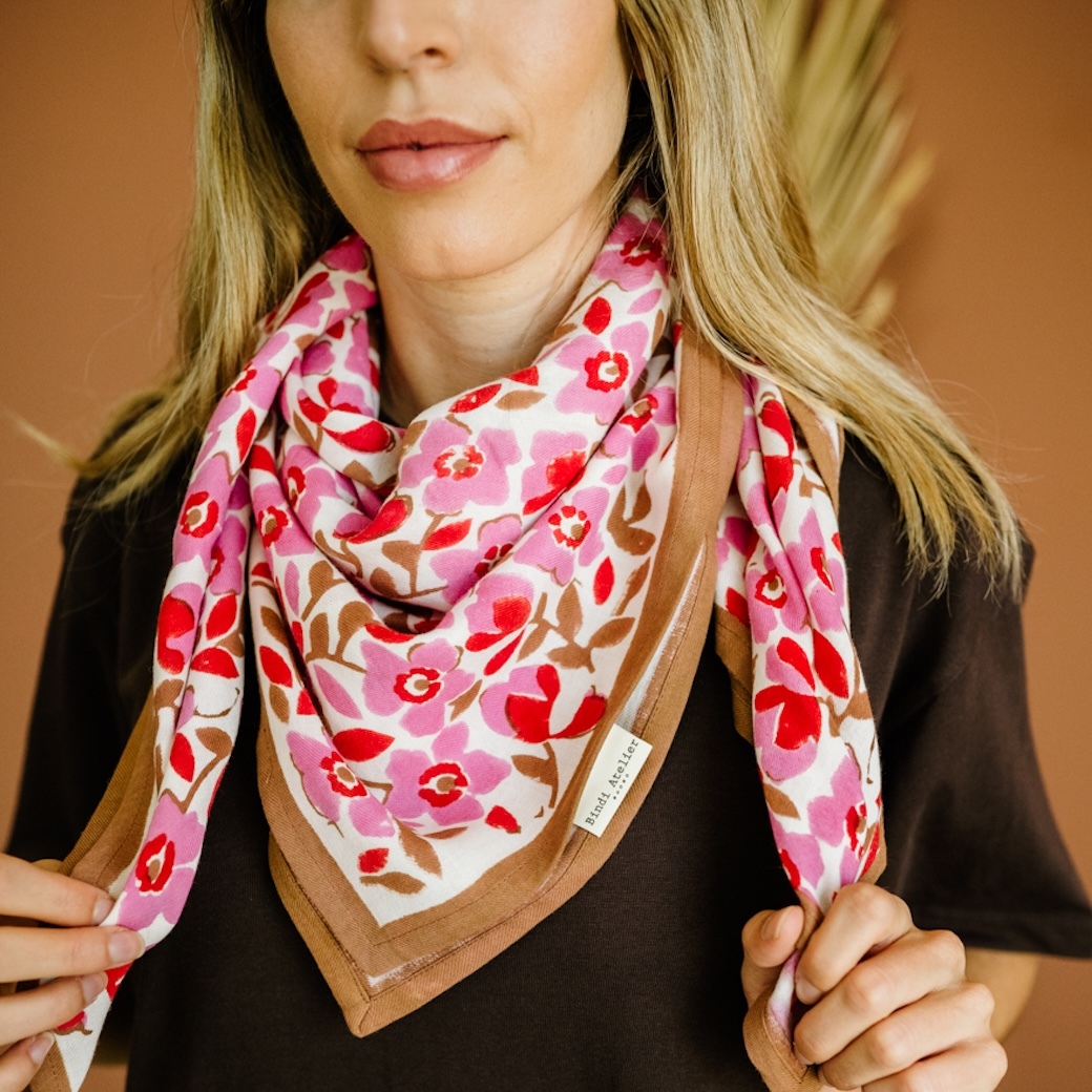 愛米莉亞粉紅 | 領巾