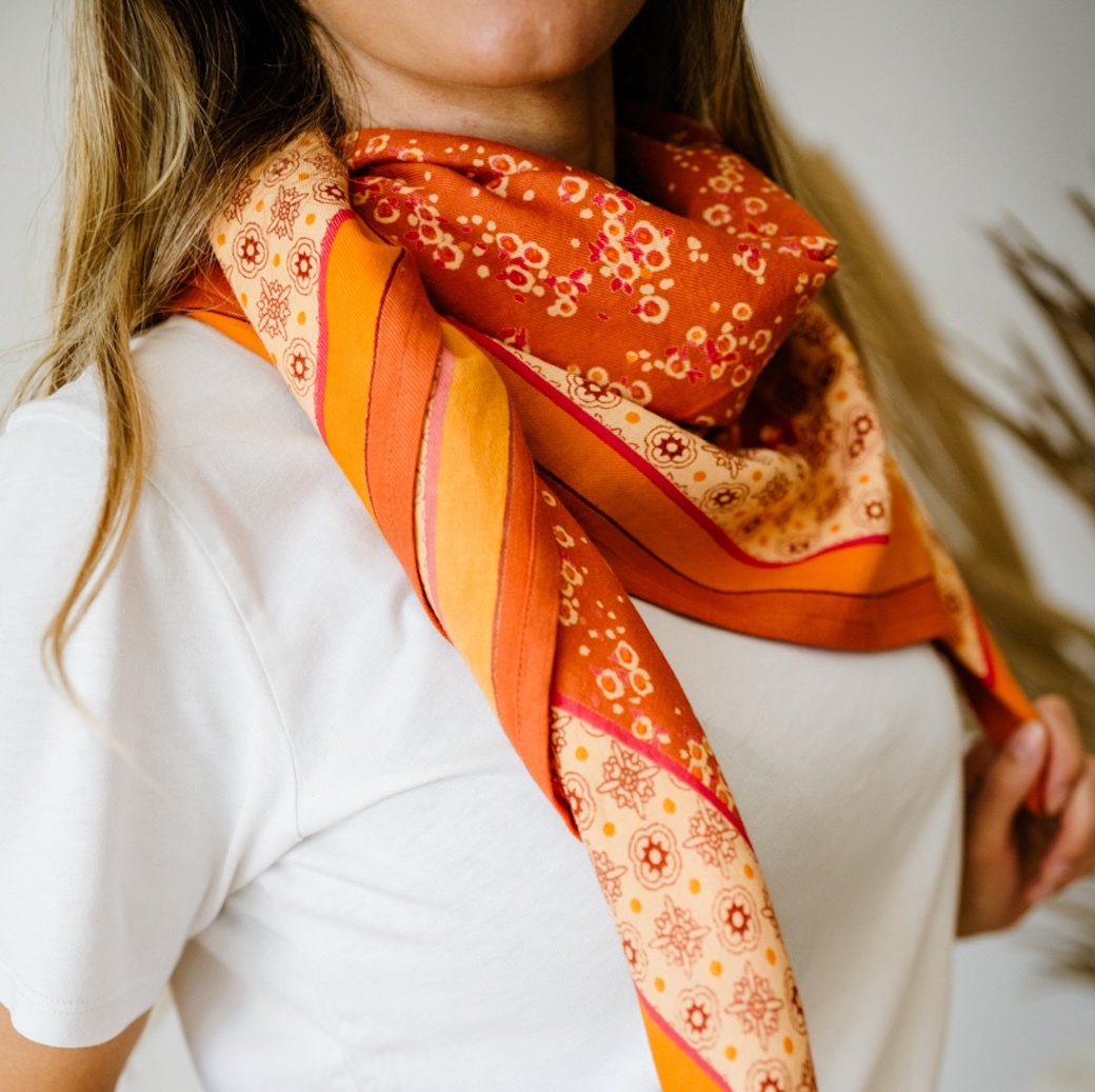 怡琪鏽褚紅 | 領巾