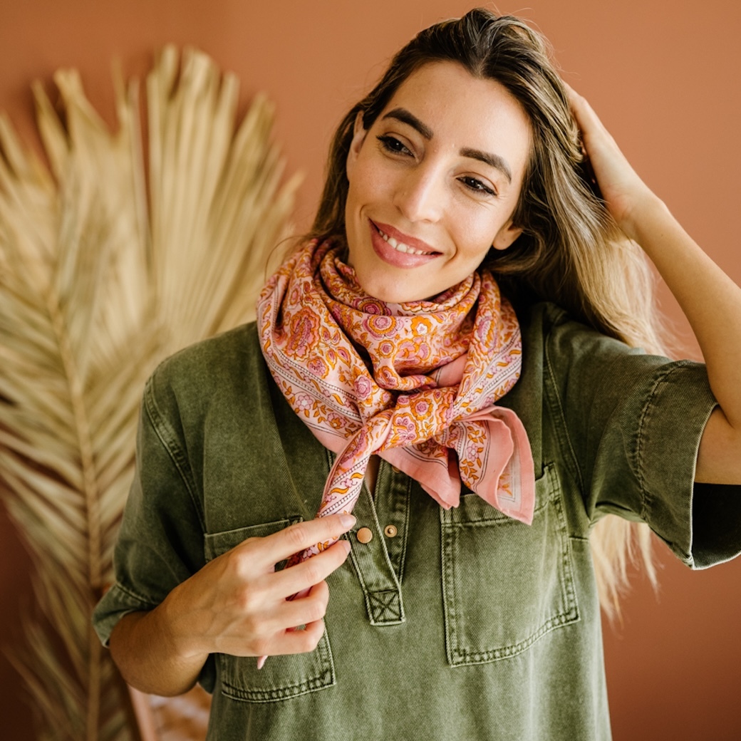 加爾達粉紅 | 領巾