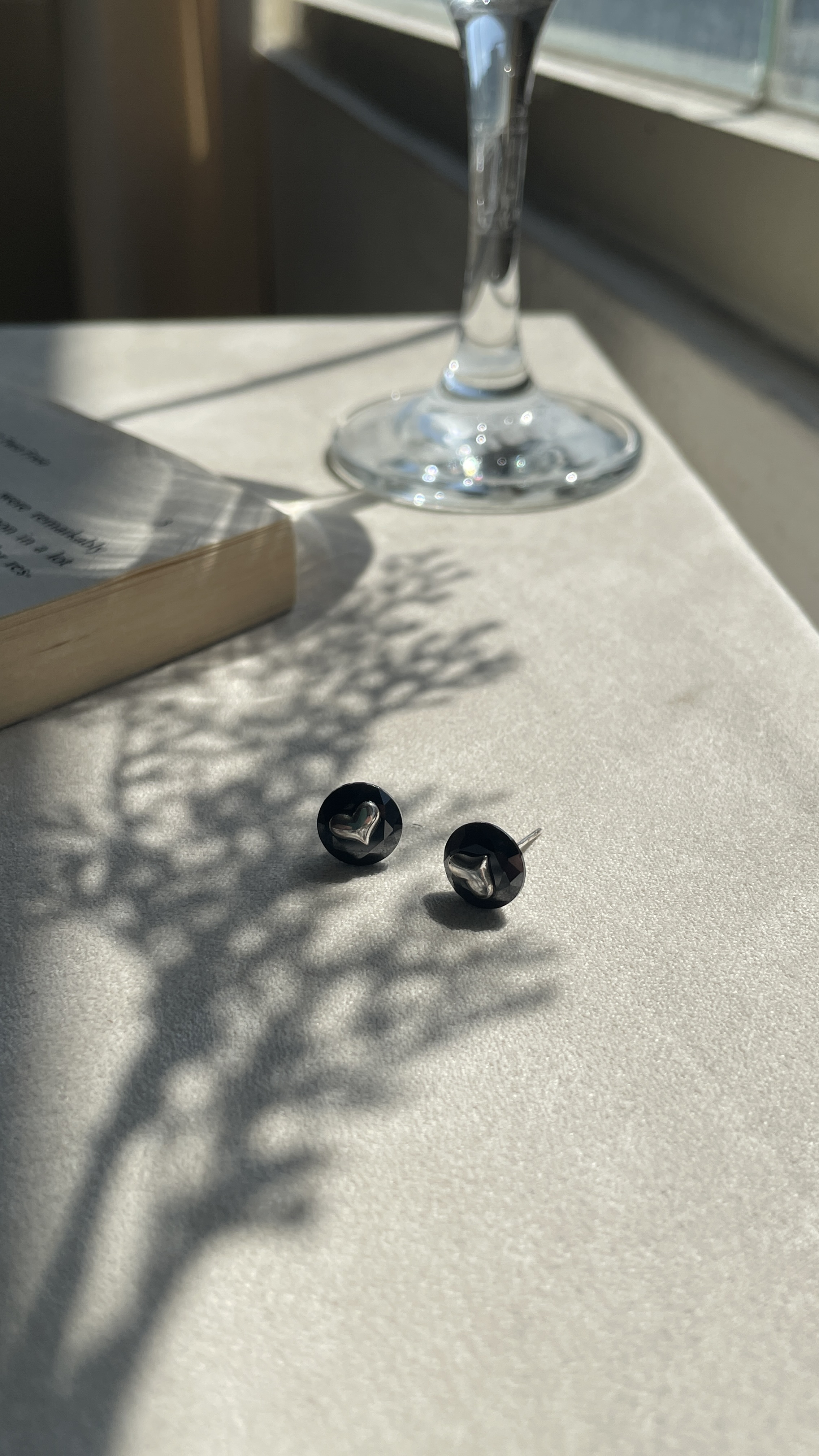 黑底愛心純銀耳環