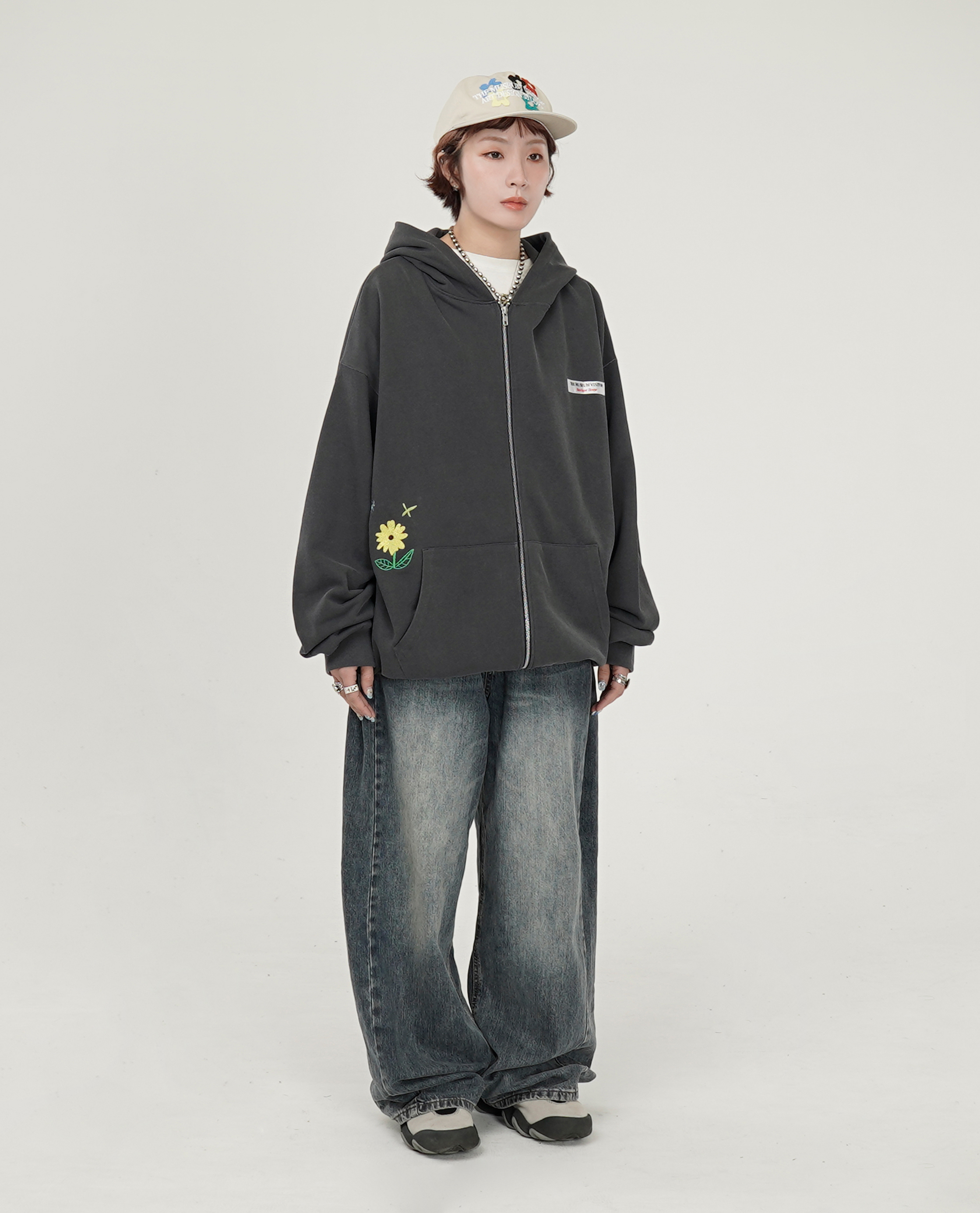 THE MUSEUM VISITOR SYMBOL EMBROIDERED HOODIE ZIP UP - 26SS