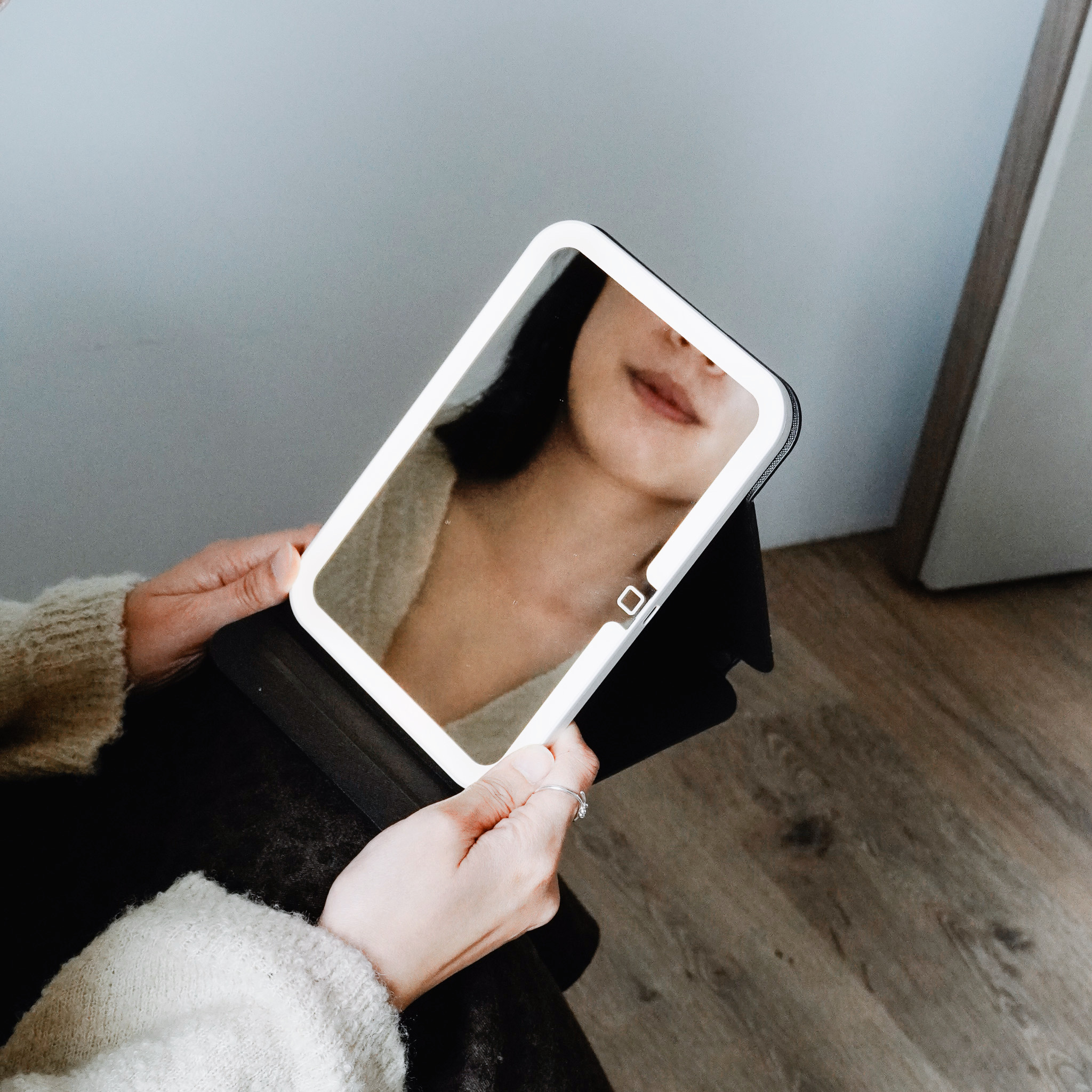 質感皮革LED補光化妝鏡 兩色售 預購